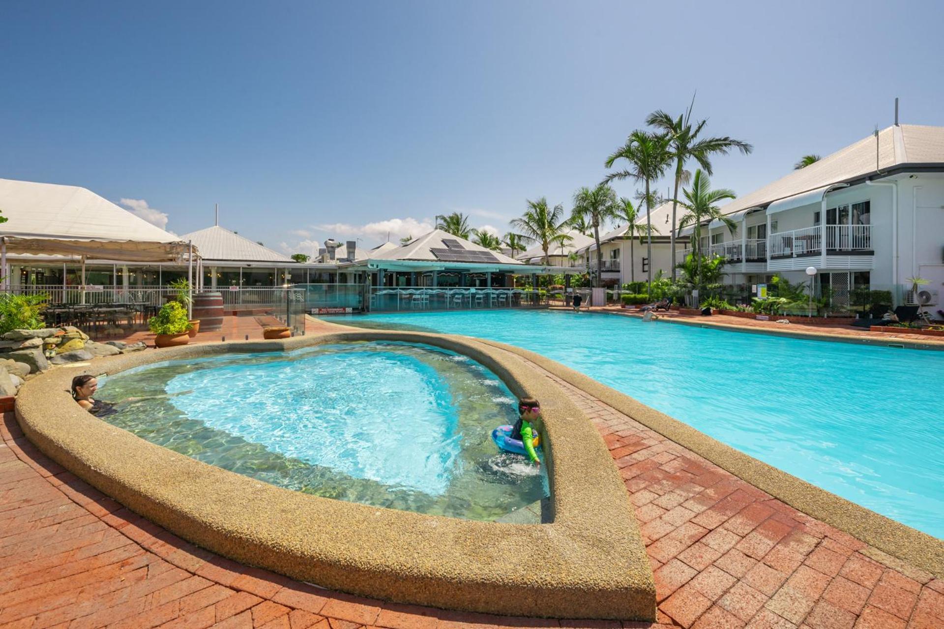 The Resort At Dolphin Heads Маккай Экстерьер фото